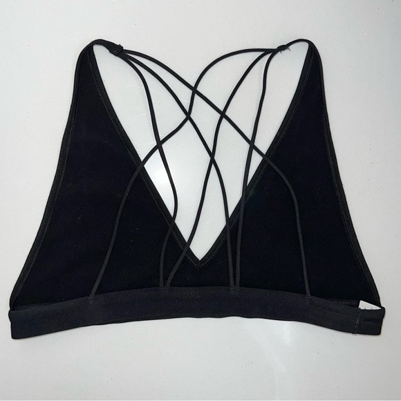 Lululemon 🍋  A Little Bit Closer Bralette Size Large - Picture 9 of 10